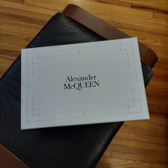 Brand new Alexander McQueen mens chunky sneakers size 9 1/2 - Picture 4 of 4